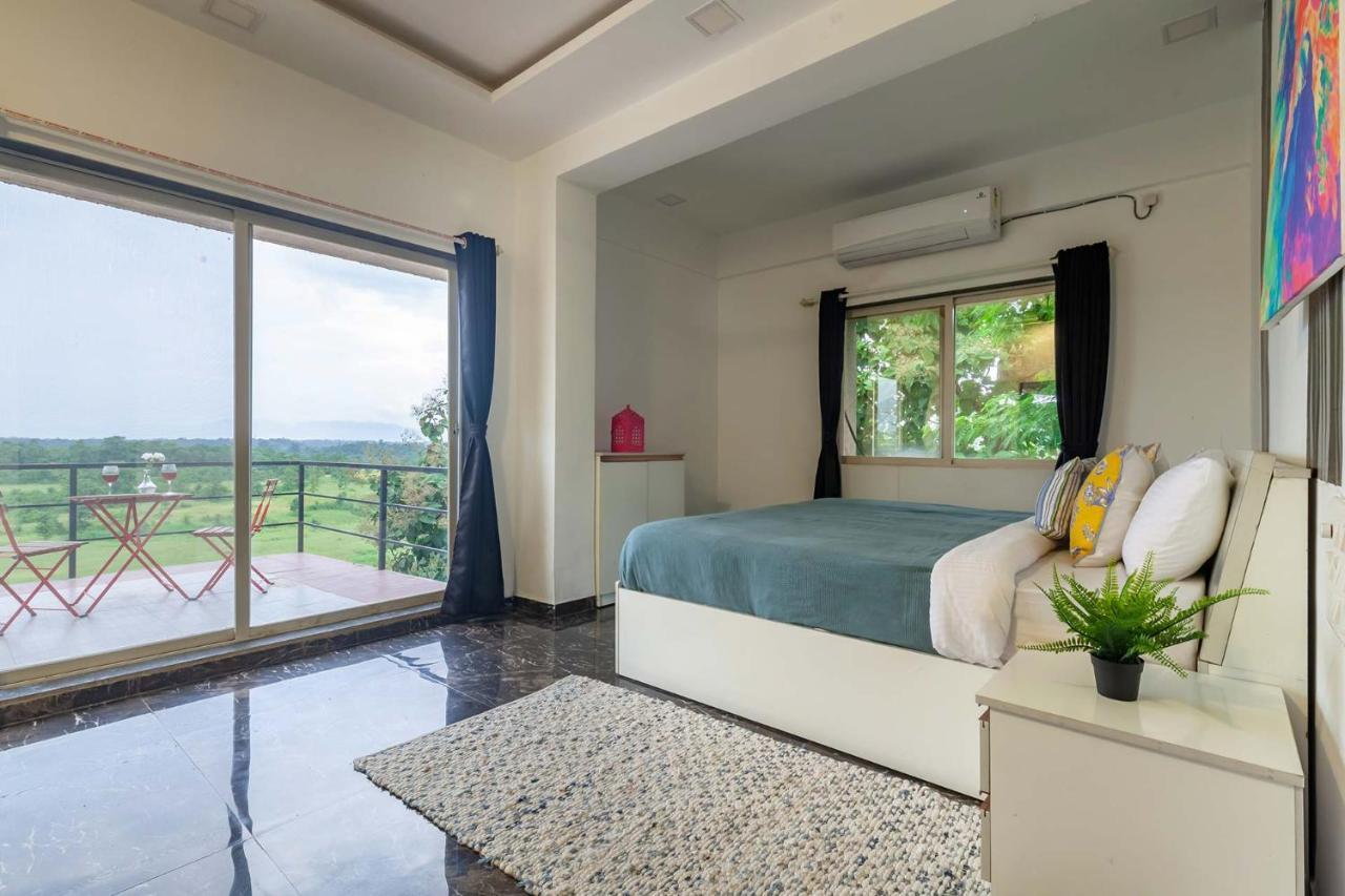 Stayvista'S Vine & Splash - Riverside Villa With An Infinity Pool And Indoor Games Karjat Esterno foto