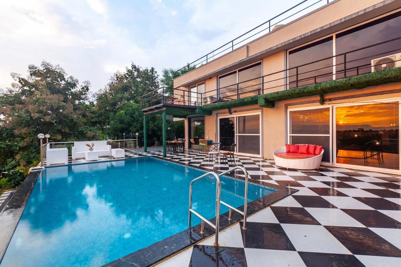 Stayvista'S Vine & Splash - Riverside Villa With An Infinity Pool And Indoor Games Karjat Esterno foto