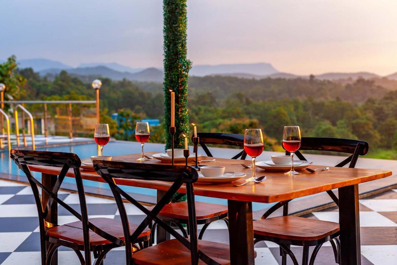 Stayvista'S Vine & Splash - Riverside Villa With An Infinity Pool And Indoor Games Karjat Esterno foto