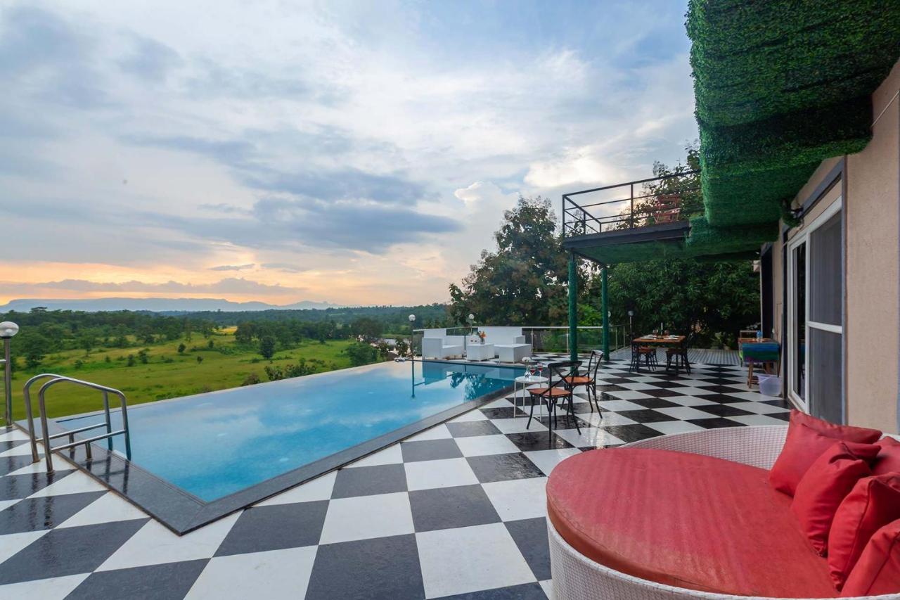 Stayvista'S Vine & Splash - Riverside Villa With An Infinity Pool And Indoor Games Karjat Esterno foto