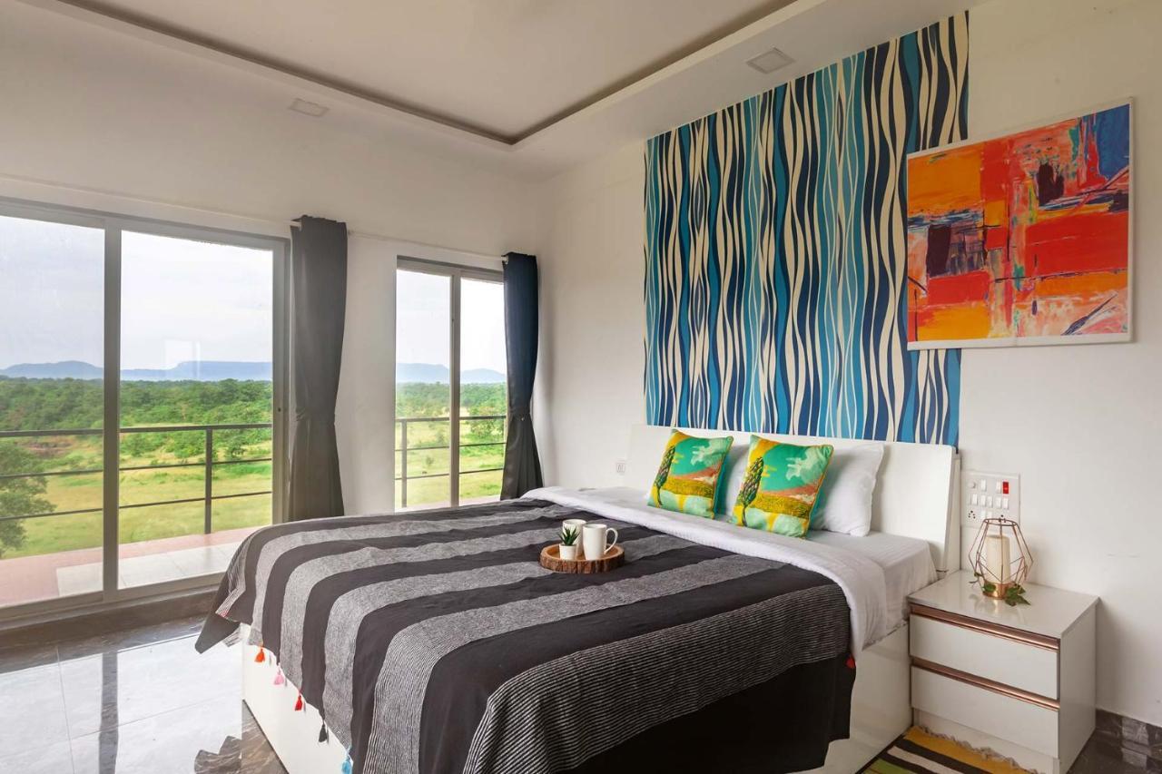 Stayvista'S Vine & Splash - Riverside Villa With An Infinity Pool And Indoor Games Karjat Esterno foto